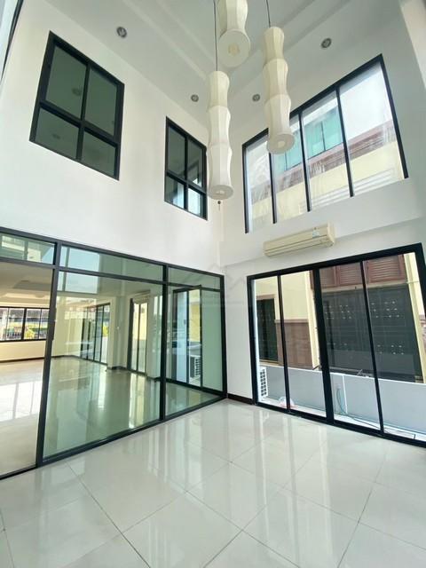 ให้เช่าโฮมออฟฟิศ4ชั้น550 ตรม.ย่านเหม่งจ๋ายรัชดาเลียบด่วนหมู่บ้านรีเจ้นท์รัชดาถนนสหการประมูล