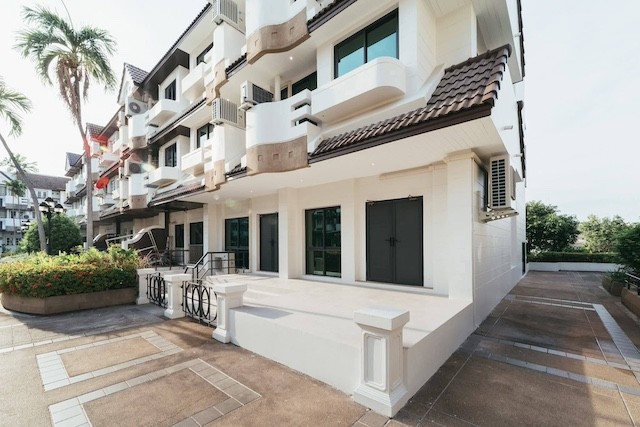 BH4335 ให้เช่าทาวน์โฮมหรู 5 ห้องนอน สุขุมวิท 63 ใกล้เอกมัย ทองหล่อ เดินถึง BTS พระโขนง