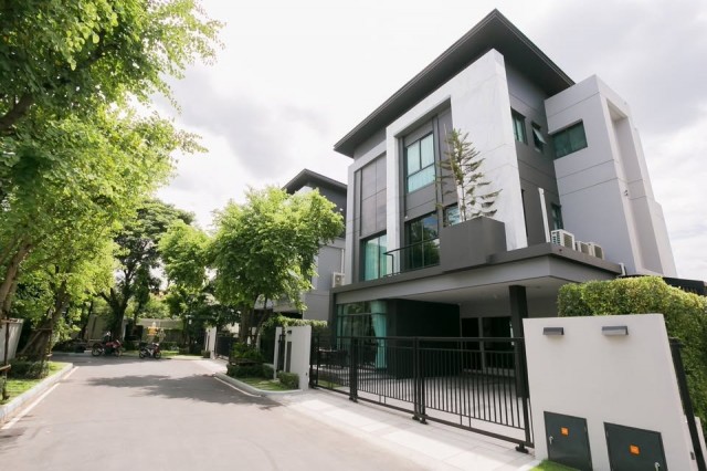 BH4349 ให้เช่าและขาย บ้านเดี่ยวหรู 3 ชั้น The Gentry Ekamai Ladprao ซอยลาดพร้าว 94