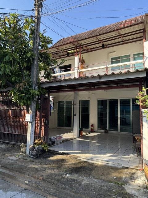 ให้เช่าทาวเฮ้าส์ 2 หลัง (ทะลุกัน) 2 ชั้น 216 ตร.ม. ซอยรามอินทรา 34 ติดเลียบด่วนรามอินทรา