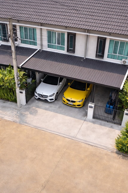 เคหะร่มเกล้า 4นอน รามคำแหง 156-158 ซอยมิสทีน 2 น้ำ  ใกล้ตลาดเกรียงไกร 700 ม.  เช่าทาวน์โฮม 2 ชั้น