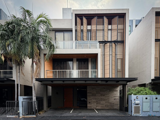 ขายบ้านเดี่ยว 3 ชั้น หมู่บ้านโมทีค แจ้งวัฒนะ ซอย10 Motique Chaengwattana เพดานสูง พร้อมลิฟต์ส่วนตัว ใกล้รถไฟฟ้าสายสีชมพู สถานีทีโอที