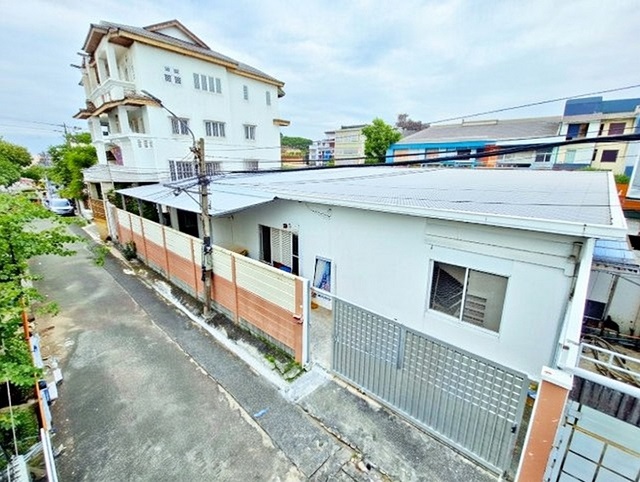 เซ็นทรัล อีสต์วิลล์ 3 กม. รพ.ลาดพร้าว600ม. .โกดังให้เช่า  670 ตร.ม. เดอะมอลล์ บางกะปิ MRT ลาดพร้าว 101 1.4 กม บิ๊กซี  ลาดพร้าว1 Food Land