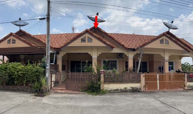 ขาย ทาวน์เฮาส์  หมู่บ้านห้วยปราบเมืองทอง 4 ถนนเข้านิคมอุตสาหกรรมอีสเทิร์น ศรีราชา ชลบุรี