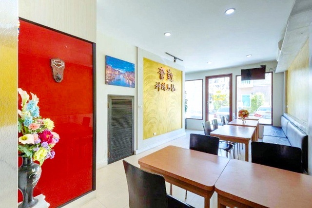 ลดราคา40% ตลาดถนอมมิตร 900 ม.ทางด่วนรามอินทรา 1.5 กม.18 ตร.วา. 220 ตร.ม  เช่าอาคารพาณิชย์ 3 ชั้น 3 นอน 3 น้ำ