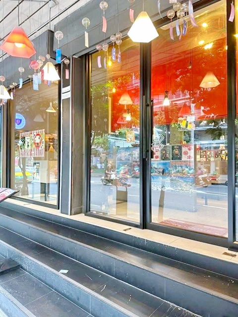 สุขุมวิท71 แยกพระราม4  BTS พระโขนง 880ม. ให้เช่าอาคารพาณิชย์ 1ชั้น 30ตร.วา. 120ตร.ม. แม็กซ์แวลู 71 200 ม. ร้านปิ้งย่าง ชาบู  1 นอน 2 น้ำ