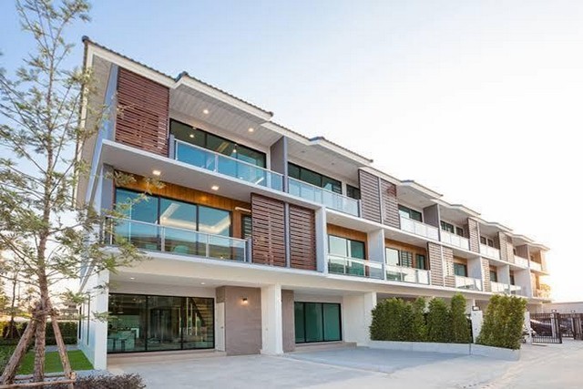 ให้เช่าทาวโฮม 3 ชั้น 220 ตร.ม. 4 ห้องนอน ถนนลาดพร้าว ใกล้ The Mall บางกะปิ