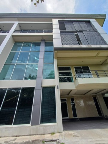 ขายโฮมออฟฟิต 4 ชั้น 600 ตรม. ห้องมุม ย่านรามอินทรา ใกล้แฟชั่นไอแลนส์  MRT วงแหวนรามอินทรา