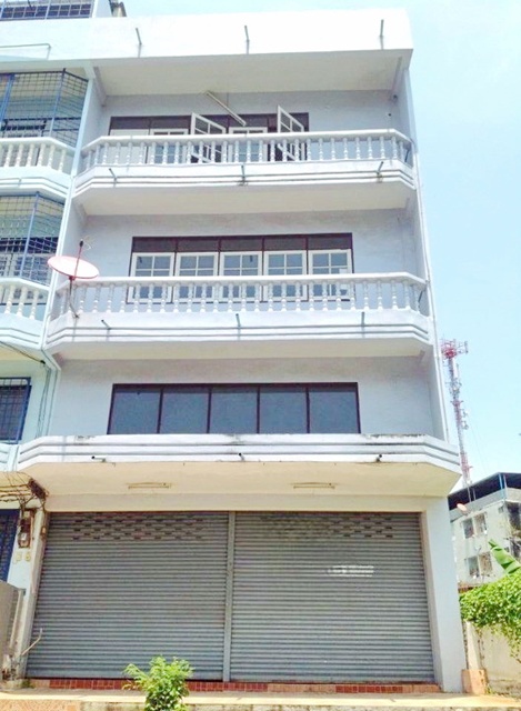 โลตัส พระราม 2 2.1 กม.ให้เช่าอาคารพาณิชย์ 3 ชั้น หลังมุม กว้าง 7เมตร ตรงข้ามแสงจันทร์พระราม2 100ม. ทำเลพระราม 2 รร.บางขุนเทียนศึกษา 2.4 กม.