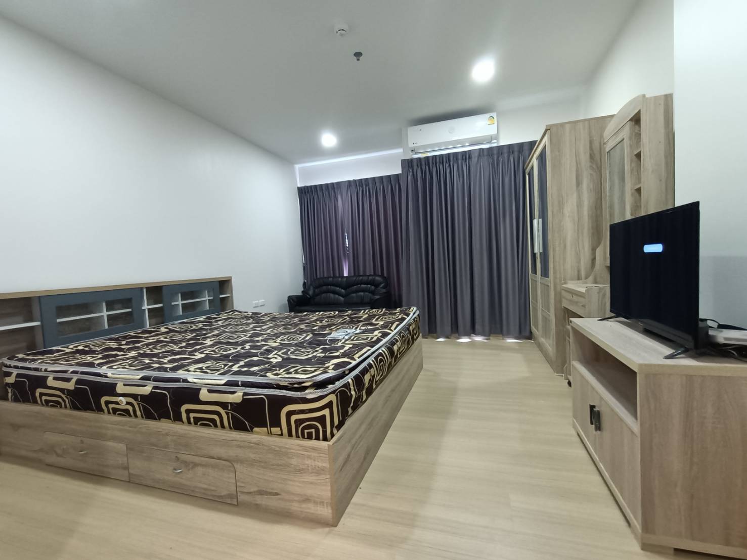 ให้เช่าห้อง ศุภาลัย ปาร์ค ตลาดพลู studio 28ตรม. มีเครื่องซักผ้า 9500 บาท