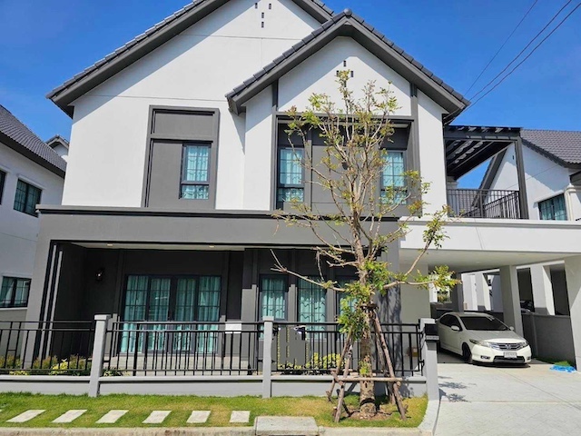 BH4079 ให้เช่าบ้านเดี่ยว Centro บางนา ใกล้เมกา บางนา เพียง 3 นาที บ้านหรูพร้อมอยู่ เฟอร์นิเจอร์และเครื่องใช้ไฟฟ้าครบ เลี้ยงสัตว์ได้
