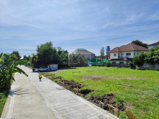 T26-1067 ขาย ที่ดิน ที่ดินแปลงใหญ่ สุขุมวิท 101 ใกล้ BTS ปุณณวิถี 76400000 บาท ใกล้กับ ใกล้ BTS ปุณณวิถี กรุงเทพ พระโขนง    1 ไร่ 3 งาน 764