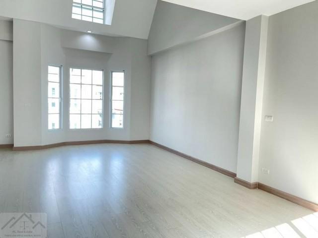 P2302 ขายทาวน์โฮม 3 ชั้น The Preston Townhome เดอะ เพรสตัน พระราม9 – ศรีนครินทร์ กรุงเทพกรีฑาซอย 7 แปลงมุมหลังใหญ่ที่สุดในโครงการ