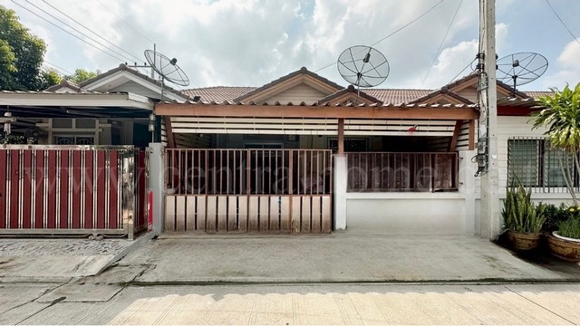 ทาวน์เฮ้าส์ ชั้นเดียว บ้านกลางเมือง พีพี 8 เมืองสุพรรณบุรี ราคาถูก