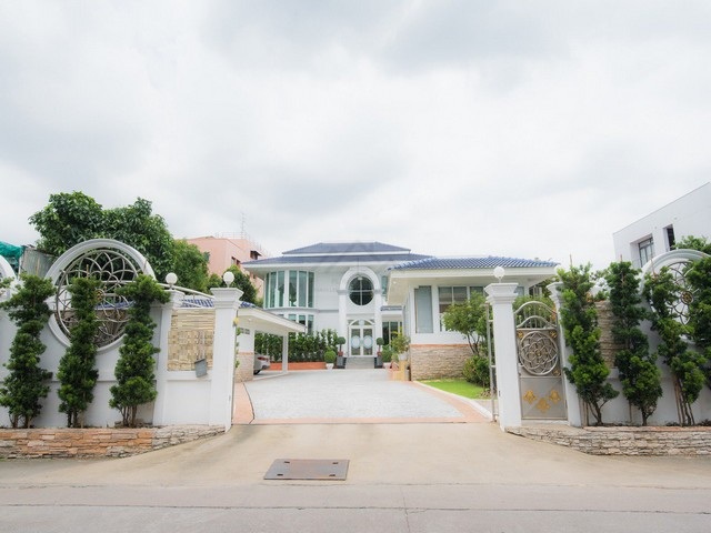 ขายบ้านเดี่ยวหรูพูลวิลล่า 244 ตรว. พระราม 9 ซอย39 พร้อมสระว่ายน้ำ ใกล้เดอะไนน์ ใกล้ทางด่วน ทำเลดี ซอยใหญ่ ทะลุรามคำแหง 12 และ 8