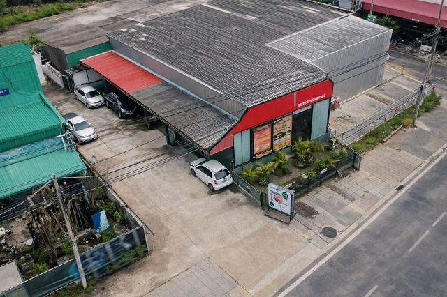 เลียบคลองทวีวัฒนา พุทธมณฑลสาย 3  โลตัส โก เฟรช โกดัง 2 ชั้นให้เช่า 59 ตร.วา. 235 ตร.ม. . บนทำเลติด