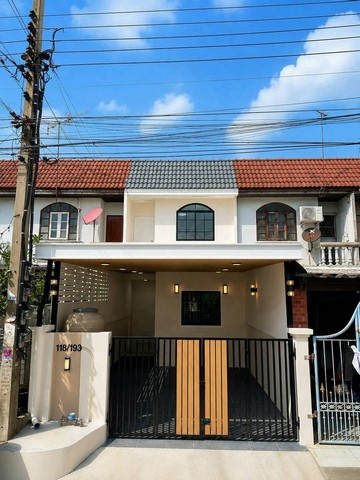 ขายทาวน์เฮาส์ 2ชั้น หมู่บ้านบัวทอง 2 พื้นที่ 20 ตรว. ติดสถานีรถไฟฟ้า-MRTสถานีคลองบางไผ่