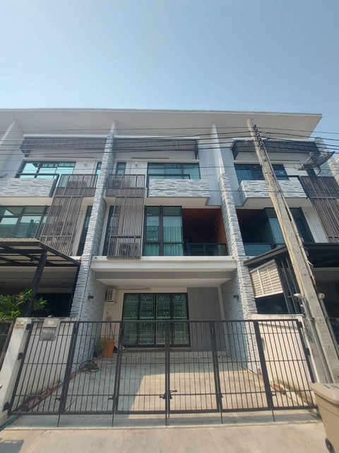 ให้เช่าทาวน์โฮม 3 ชั้น 220 ตรม Plex บางนา ติดริมถนน บางนา-ตราด กม.5 ใกล้เมกะบางนา Central บางนา