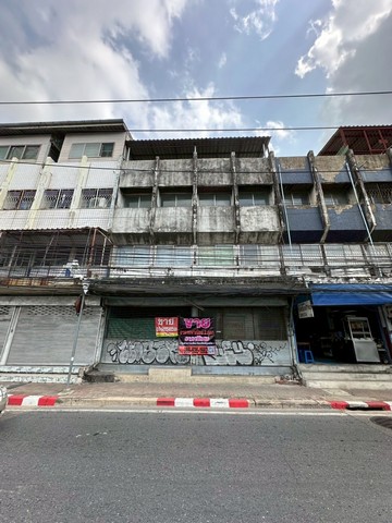 ขายอาคารพาณิชย์ 2คูหาทะลุกัน ติดถนน พัฒนาการ - ศรีนครินทร์ ทำเล ใกล้ รถไฟฟ้า 3 สาย  โลตัส พัฒนาการ  ธัญญาพาร์ค ฯ