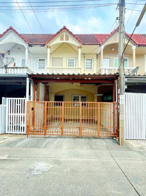 ถ.สุขุมวิท101 อ่อนนุช 40-46 ทาวน์เฮาส์  2ชั้น  2นอน วชิรธรรมสาธิต53-59 2น้ำ พาราไดซ์ พาร์ค 900 ม.  22 ตร.ว ซีคอนสแควร์ ศรีนครินทร์ 1 กม.