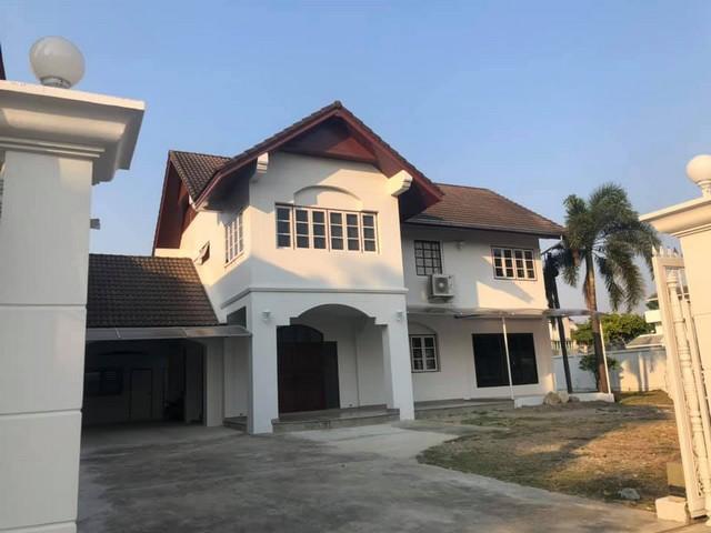 ให้เช่าบ้านเดี่ยว 2 ชั้น 208 ตรว. พร้อมโกดังเก็บของ ซอยลาดปลาเค้า 8 จอดรถได้หลายคัน เหมาะทำออฟฟิศ ใกล้เกษตรนวมินทร์ ถนนลาดพร้าว