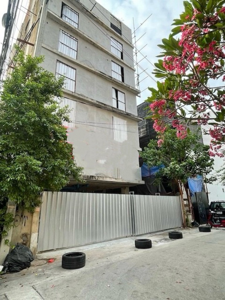 BST1033 ให้เช่าโกดัง อาคารสูง 8 ชั้น พร้อมพื้นที่แคมป์คนงาน ทำเลทองใจกลางเมือง สุขุมวิท 22 เขตวัฒนา กรุงเทพมหานคร ทำเลศักยภาพ