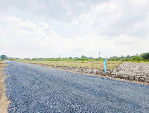 พื้นที่ดิน -  ขนาดเท่ากับ 100 ตร.วา 0 Ngan 0 Rai 490000 - ใกล้ อนามัยคลอง6  มอเตอร์เวย์  ถนนคลองหลวง Hot! ถนนกว้าง ใกล้ถนนคอนกรีต ถูกมาก