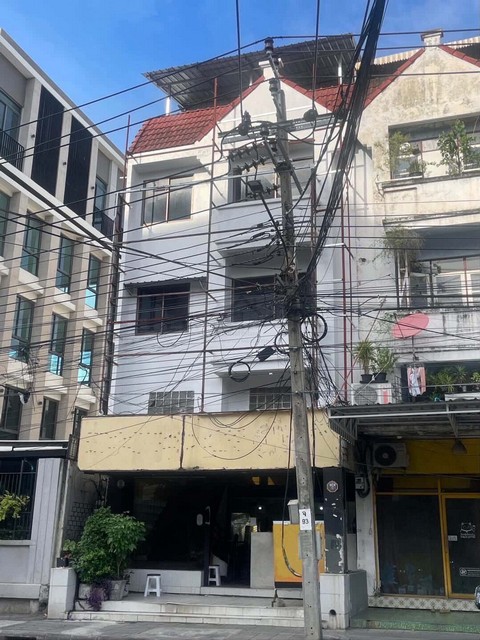 T26-044 ขาย อาคารพาณิชย์ อาคาร 4 ชั้น ไม่รวมชั้นลอย ถนนศรีวรา ใกล้ รร. บดินทรเดชา กรุงเทพ วังทองหลาง    ชั้นที่ 1 9500000 บาท ใกล้กับ ใกล้