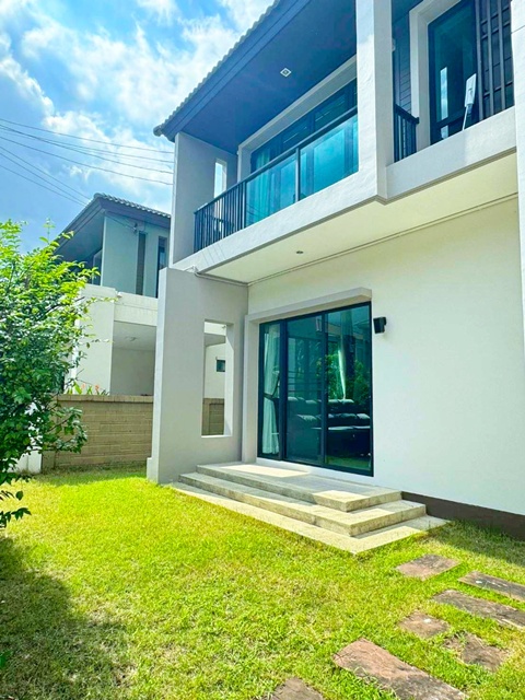 The Legacy Golf Club 3กม.ซีเจ หทัยราษฎร์ 39 2.1กม.ให้เช่าคฤหาสฯเดี่ยว 2 ชั้น 55ตร.วา. 225ตร.ม. พร้อมเฟอร์ฯ และเครื่องใช้ไฟฟ้า 3นอน 3น้ำ