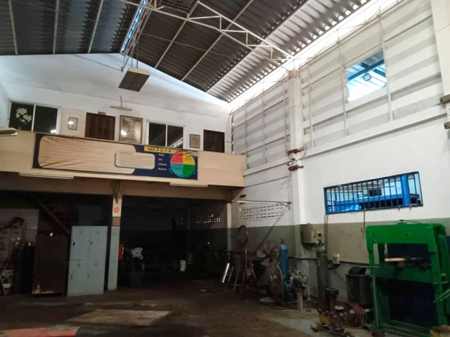 นิคมอุตสาหกรรมบางปู 1.7กม.เทศบาลบางปู87-95 ตำหรุ-บางพลี ขาย-เช่าตึกแถว 3.5 ชั้น 3 คูหา 860 ตร.ม.140 ตร.วา.สภาพสวยงาม  มีถนนกลางระหว่างคูหา