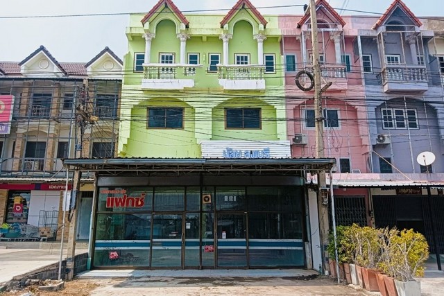 ขายอาคารพาณิชย์ 3.5 ชั้น  ถนนลพบุรี-สิงห์บุรี เมืองลพบุรี จ.ลพบุรี
