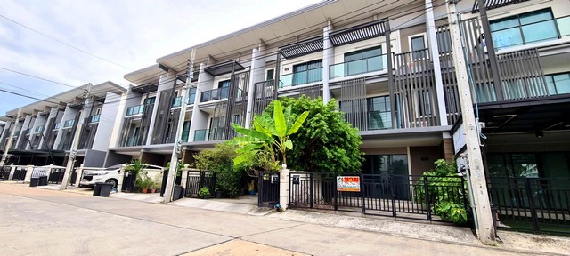 N16564 ขาย TOWNHOUSE ทาวน์ อเวนิว เมิร์จ รัตนาธิเบศร์   4300000 B. 3Bedroom พื้นที่เท่ากับ 0 RAI 0 งาน 20 ตร.ว. เข้าออกได้หลายทาง