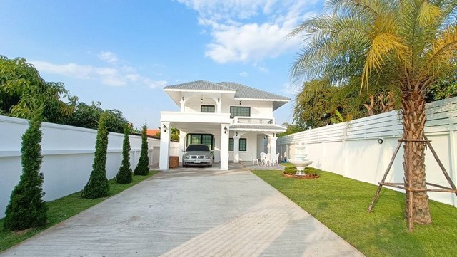 บ้านหรู รีโนเวทใหม่ทั้งหลัง สไตล์คลาสสิค ขายพร้อมเฟอร์นิเจอร์ หางดง