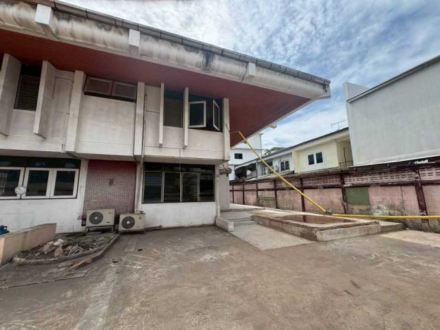 ให้เช่าที่ดินพร้อมบ้านเดี่ยว ทำเลทองสุขุมวิท 71 ปรีดี 14 ที่จอดรถ 20 คัน