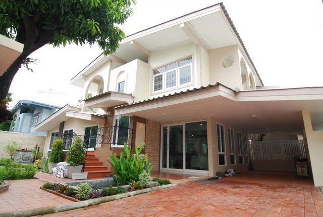 ขายบ้านเดี่ยว 2 ชั้น 100 ตรว. ซอยสายลม พหลโยธิน8 ย่านอารีย์ สะพานควาย อินทามระ ใกล้ BTS อารีย์ และ BTS สะพานควาย