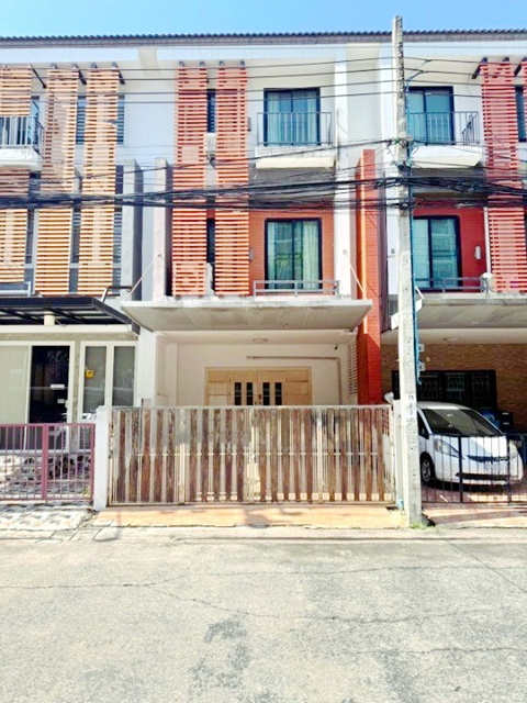 ทาวน์โฮมให้เช่า 3 ชั้น ฟังก์ชัน 3 นอน 3 น้ำ สุขุมวิท 101-1 BTS อุดมสุข 900 ม. ใกล้รร.นานาชาติบางกอกเพรพ 2.4 กม. อุดมสุข 18 ตร.วา. 200 ตร.ม.
