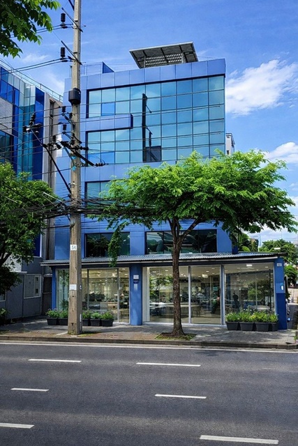 ไอคอนสยาม 3.6 กม. อาคารพาณิชย์ 6 ชั้น สะพานพระราม3 500ม.5ห้อง 6น้ำ 28 ตร.ว.500 ตร.ม.เดอะมอลล์ท่าพระ 1.7 กม. ติดถนนเจริญนคร โชว์รูม