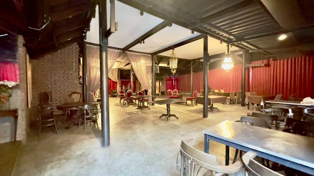 ให้เช่าที่ดินพร้อมสิ่งปลูกสร้าง ริมถนนประดิษฐ์มนูญธรรม ขนาด 200 ตารางวา แขวงคลองจั่น เขตบางกะปิ กทม.