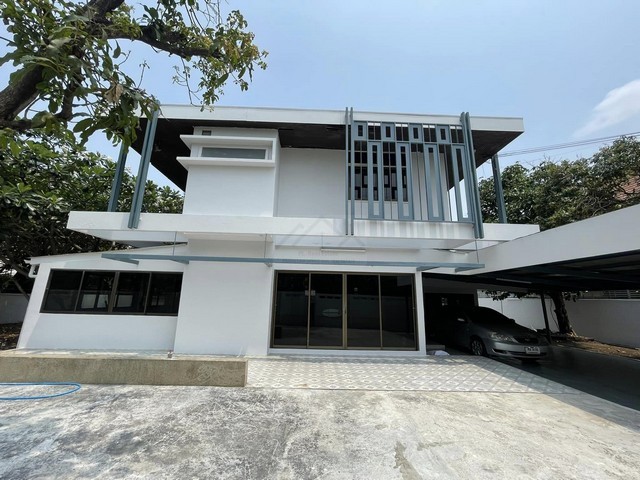 ให้เช่าบ้านเดี่ยว 2 ชั้น 200 ตรว. 6 ห้องนอน รัชดา 19 (วิภาวดี 16) ใกล้ MRT รัชดา 900 เมตร ที่จอดรถกว่า 10 คัน