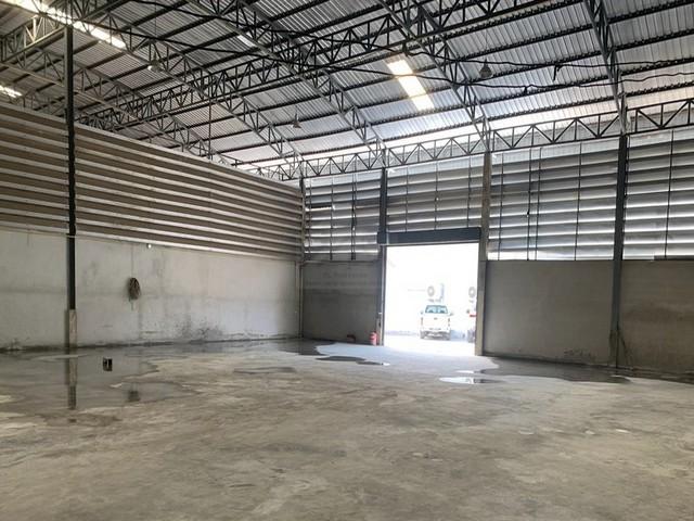 ให้เช่าโกดัง 580 ตรม. พร้อมออฟฟิศ ซอยนวลจันทร์ 21 รถเทรลเลอร์เข้า-ออกได้ ใกล้เลียบด่วน