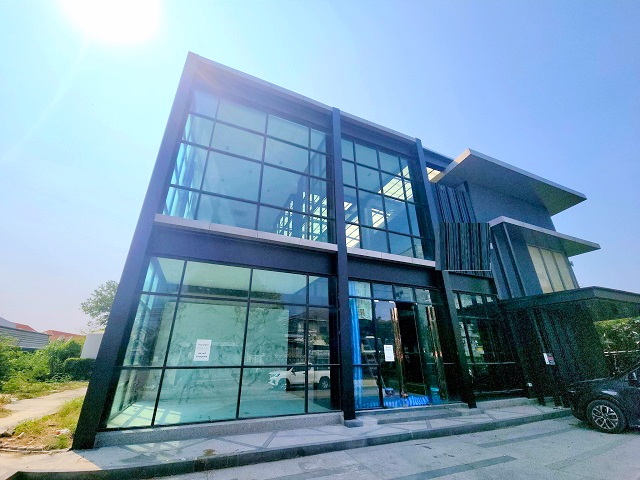 ให้เช่า ออฟฟิศขนาดใหญ่  ศรีลาซาล 255 ตร.วา. 1005 ตร.ม.MRTศรีด่าน 1.2กม.เซ็นทรัล บางนา 2.8 กม. แม็คโคร ศรีนครินทร์ 1.49กม.