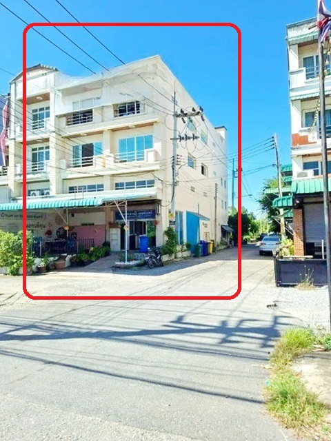 ให้เช่าอาคารพาณิชย์ 4 ชั้น 2 คูหาตีทะลุกัน 42 ตร.วา. 670 ตร.ม.เดอะศาลายา เลเชอร์ ปาร์ค 750 ม. ริมถนนใหญ่ ม.มหิดล ศาลายา 2.5 กม. 10 นอน 6 น้ำ