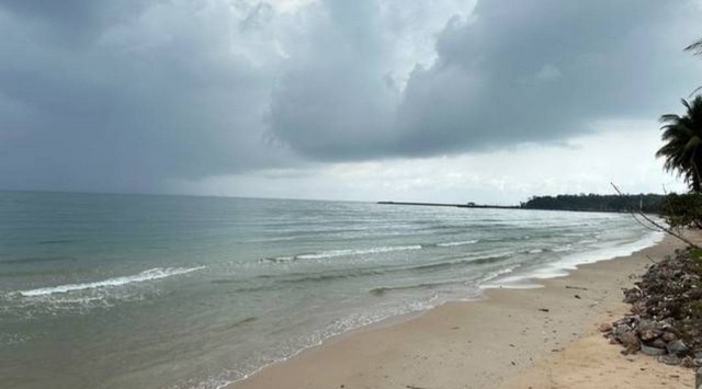 แปลงนี้ซื้อผ่อนเจ้าของได้ ขายที่ดินริมหาดสะพลีทรายขาวน้ำใสคราม สวยงามวิวทะเลธรรมชาติสุดสุด ปะทิวใกล้หาดสวยทุ่งวัวแล่น