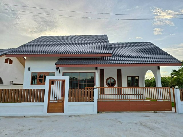 ขายบ้านเดี่ยวใหม่สไตล์มูจิ 62ตรว. 3นอน2น้ำ 1.89ลบ. ของแถม ต.ประตูป่า อ.เมือง ลำพูน