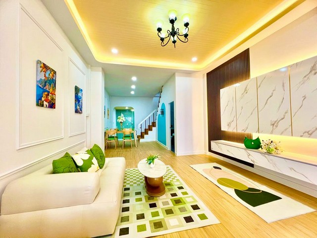 ขายทาวน์เฮ้าส์ หมู่บ้านรินทิชา ซอยร่มเกล้า6 ใกล้ตลาดมีนบุรี ทำเลดี บ้านสวยแต่งใหม่หมด