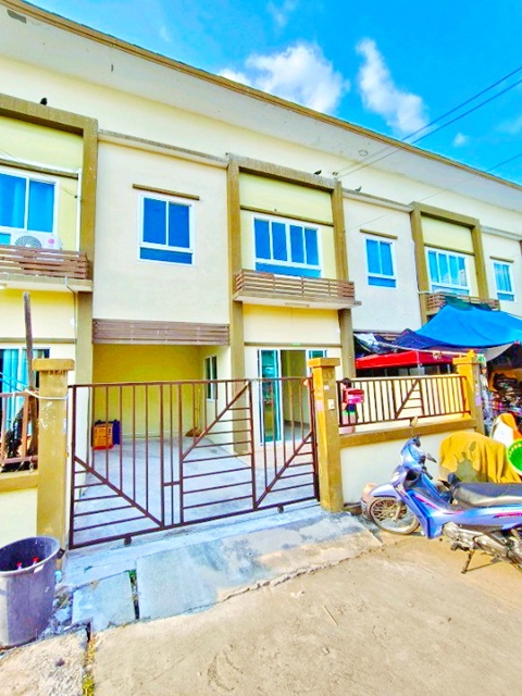 รร.วัดแหลมฟ้าผ่า 1.8 กม.  ใกล้วัดเอี่ยมประชามิตร 400 ม.20 ตร.ว. 160 ตร.ม  WashXpress ซอยวัดใหญ่  ทาวน์เฮ้าส์ 2 ชั้น 3 นอน 2 น้ำ