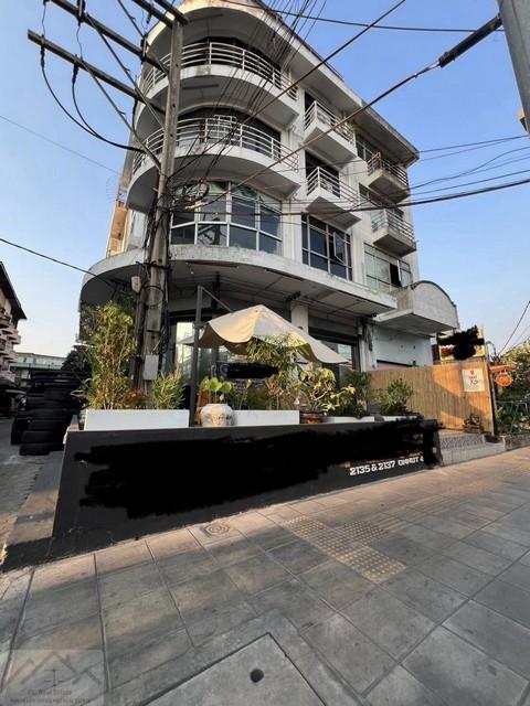 HR 9886 ให้เช่าตึกแถว 2 คูหา 4 ชั้นครึ่ง ห้องมุม ติดถนนอ่อนนุช 41 ทำเลดี เหมาะลงทุนทำธุรกิจ รีโนเวทฟรี 2 เดือน