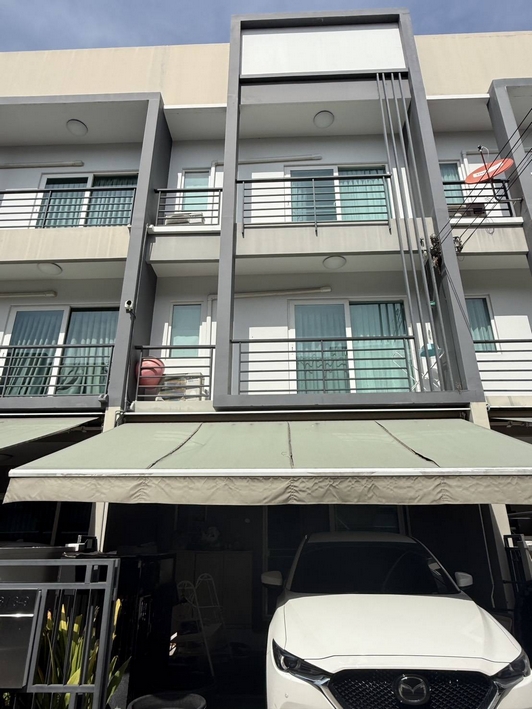 ขาย ทาวน์โฮม บ้านกลางเมือง สวนหลวง 3 ชั้น 3 ห้องนอน ตกแต่งสวย เฉลิมพระเกียรติ ซอย 28 ใกล้ MRT ศรีอุดม เมกาบางนา