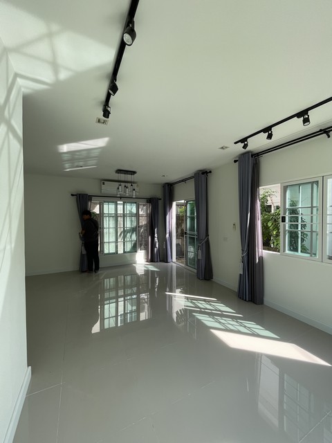 P2078 ขาย ให้เช่า บ้านแฝด 2 ชั้น โกลเด้น นีโอ ลาดพร้าว ซอยนวมินทร์42 ซอยสุวรรณนิเวศน์ ให้เช่าบ้านเปล่า ไม่รับเลี้ยงสัตว์