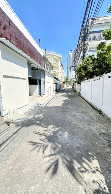 BTSเจริญนคร 450 ม.ไอคอนสยาม 500ม.450 ม. เช่าโกดัง พร้อมออฟฟิศ 400ตร.ม. 80 ตร.วา.  รร.นานาชาติไพโอเนียร์ 1.3 กม.คลองสาน 3ออฟฟิศ 2 น้ำ